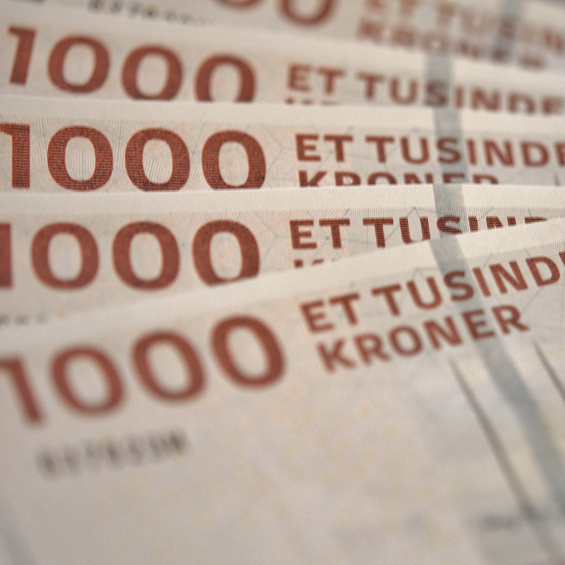 1.000-kroneseddel og mønter