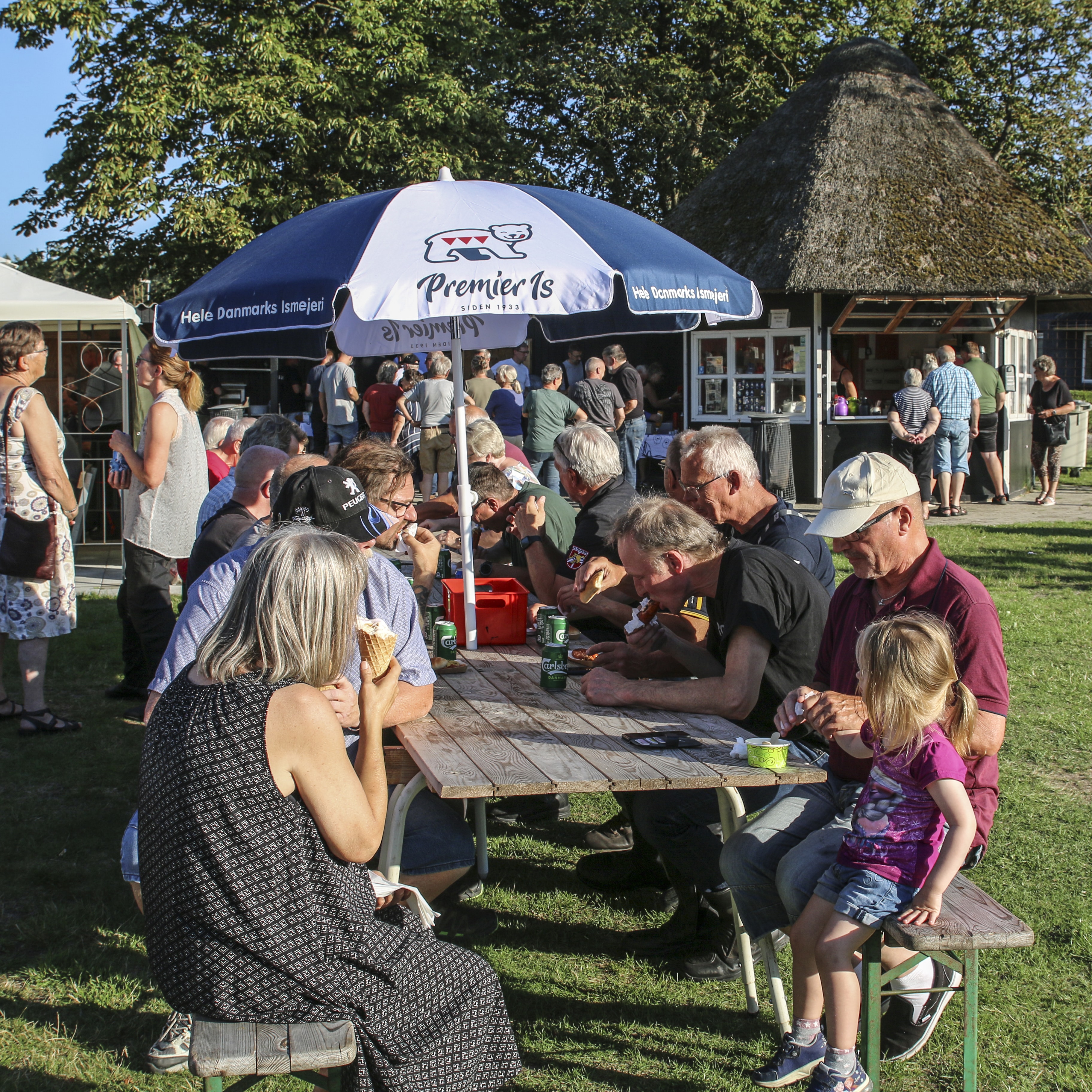 Hevring ishus blev startskuddet til et fællesskab, hvor frivillige kræfter holder liv i byen og tjener penge til fortsat at udvikle det lille landsbysamfund på Norddjurs.