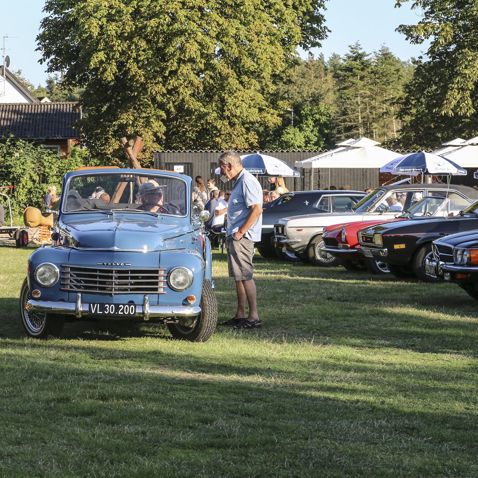 Bike/Car Meet: Hver torsdag fra maj til august samles folk fra nær og fjern til motortræf i Hevring. Her byder lokale kræfter på ristede frankfurtere og vaffelis fra byens eget ishus. 