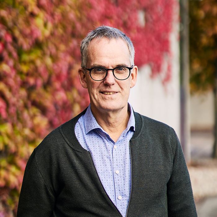 Bjarne Ibsen, professor emeritus ved Syddansk Universitet, kan se i sin forskning, at fysiske mødesteder betyder noget for frivilligheden i lokalsamfund.