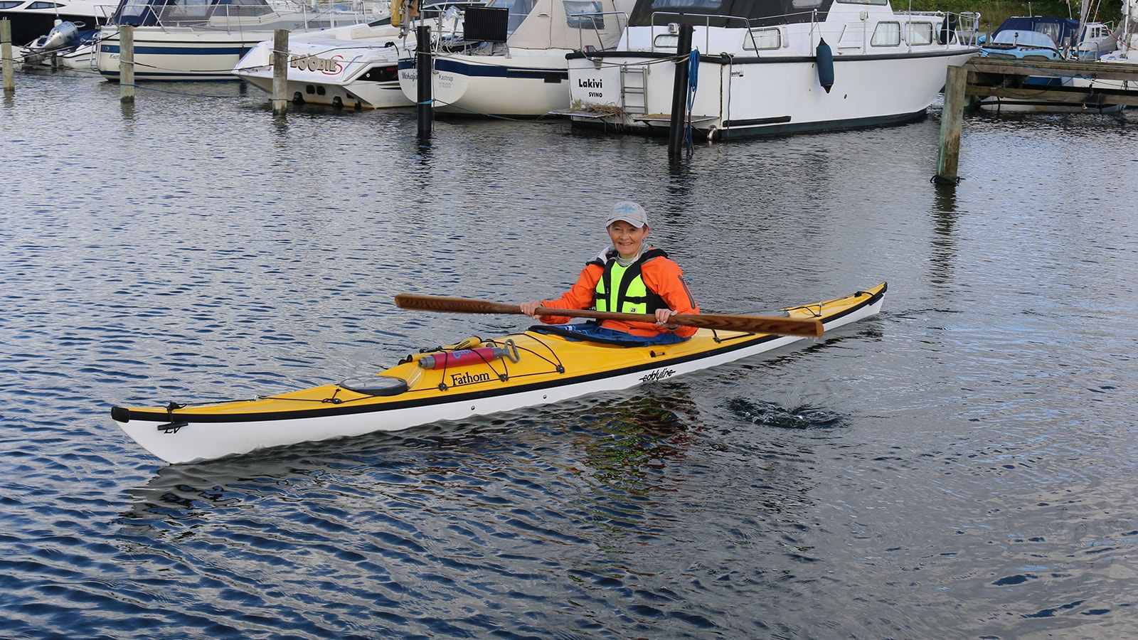 Sparekassen Kronjylland har doneret 5.000 kr. til nyt sikkerhedsudstyr i Kastrup Kajakklub. Donationen betyder, at klubbens 80 medlemmer nu trygt kan ro ud på Øresund. 
