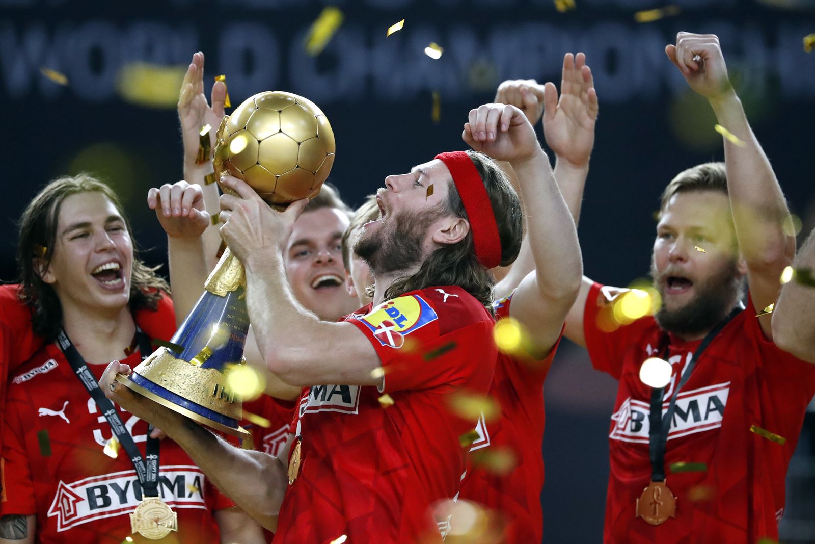Sparekassen Kronjylland passer på Håndboldherrernes VM-trofæ