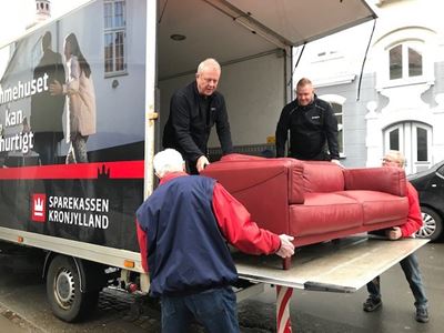 Sparekassen Kronjylland leverede møblerne direkte til Kirkens Korshær i Horsens